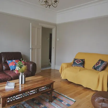 Апартаменти A Cosy Garden Flat In A Quiet Area Close To The Centre *