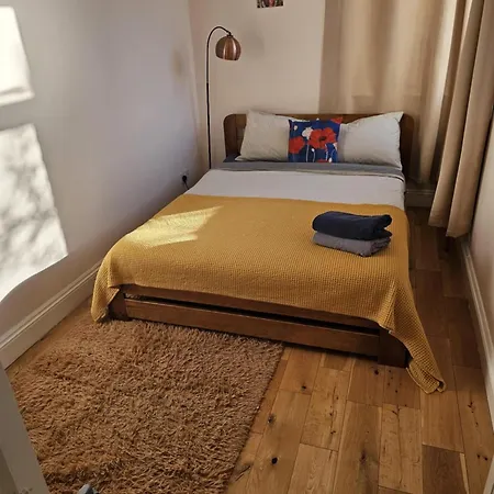 Апартаменти A Cosy Garden Flat In A Quiet Area Close To The Centre Бристоль