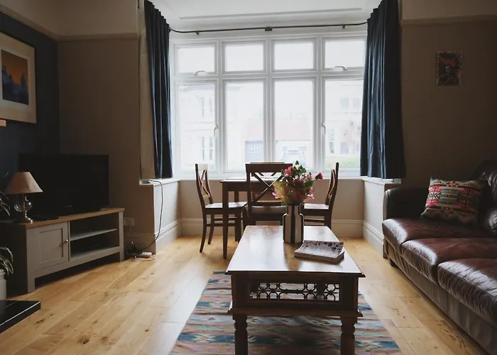 Апартаменты A Cosy Garden Flat In A Quiet Area Close To The Centre *